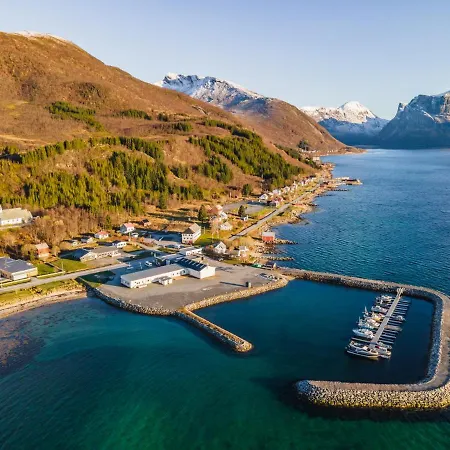 מלון Skagi Bed & *